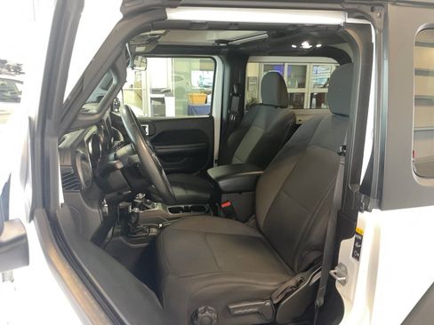 Used 2022 Jeep Wrangler Sport AWD/4WD image 8