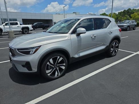 Used 2023 Volvo XC40 B5 Plus w/ Driver Assist Package AWD/4WD image 10