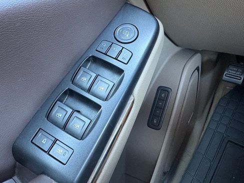Used 2017 Chevrolet Suburban LT AWD/4WD image 10