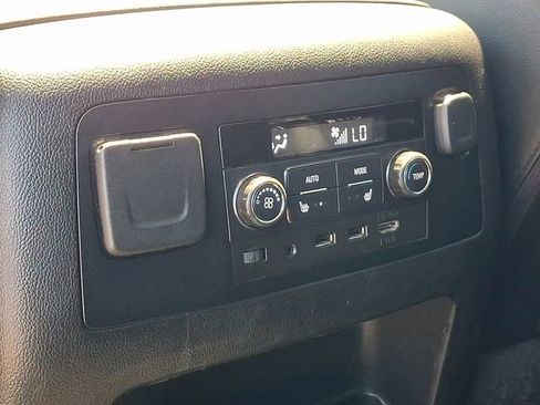 Used 2019 Chevrolet Suburban Premier AWD/4WD image 16