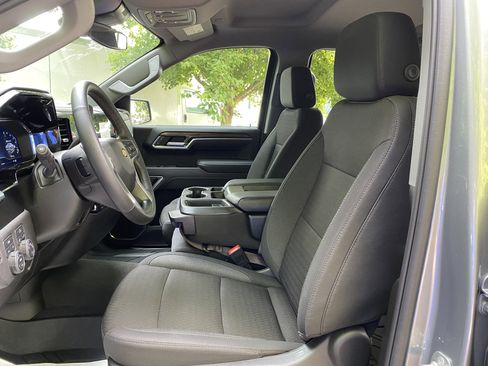 Used 2025 Chevrolet Silverado 1500 LT AWD/4WD image 16