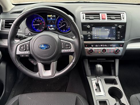 Used 2017 Subaru Outback 2.5i Premium image 12