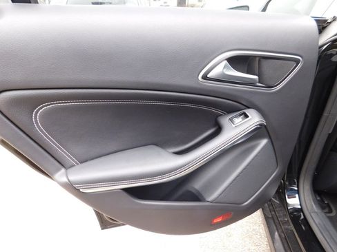 Used 2015 Mercedes-Benz CLA 250 4MATIC image 9