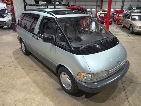 Used 1992 Toyota Previa LE image 14