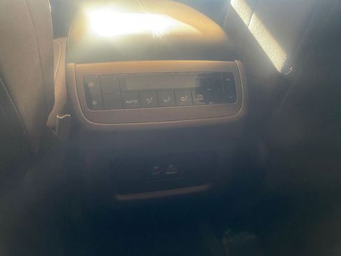 Used 2025 Nissan Pathfinder SV image 24