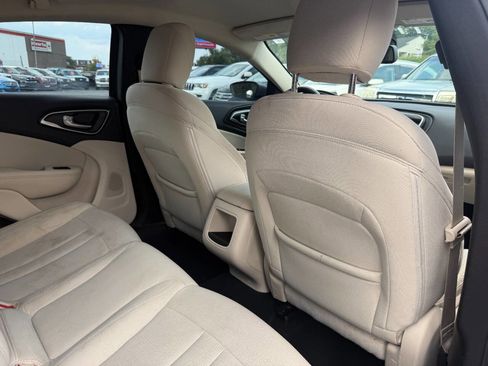 Used 2015 Chrysler 200 Limited w/ Convenience Group image 27