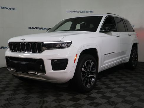 Certified 2022 Jeep Grand Cherokee Overland w/ Luxury Tech Group IV image 12