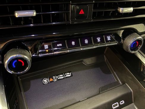 Used 2025 Chevrolet Tahoe LT image 34