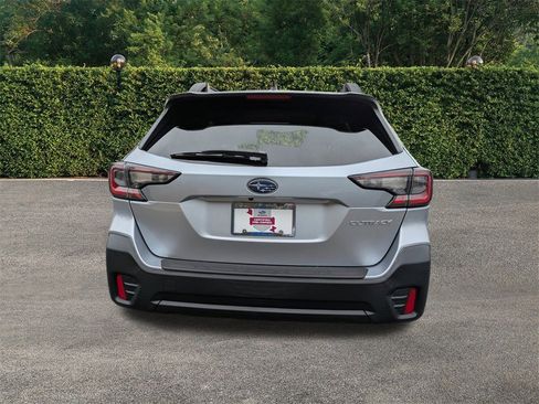 Used 2022 Subaru Outback Premium image 5