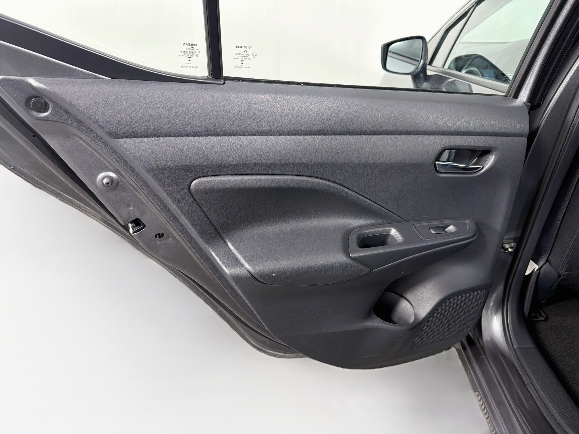 Used 2025 Nissan Versa SV FWD image 27