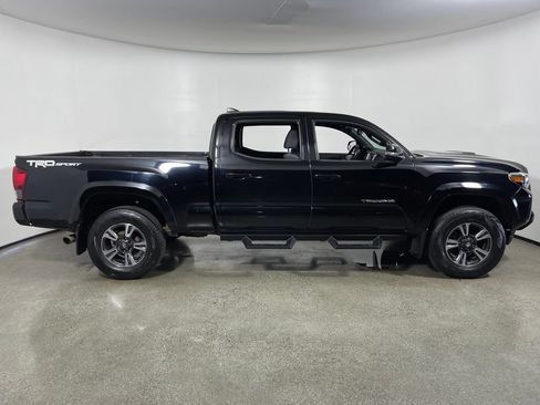 Used 2018 Toyota Tacoma TRD Sport RWD image 12
