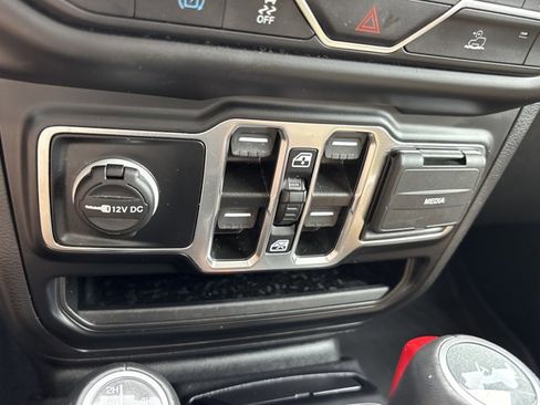 Used 2022 Jeep Wrangler Unlimited Sahara w/ Cold Weather Group AWD/4WD image 36
