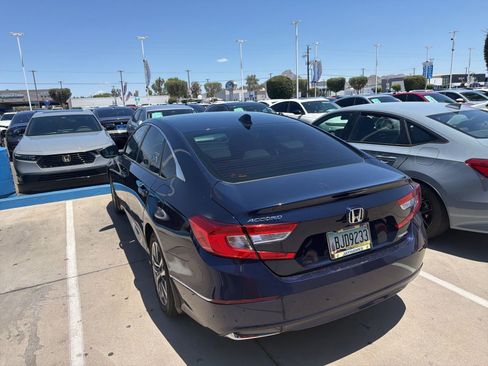 Used 2018 Honda Accord EX image 16