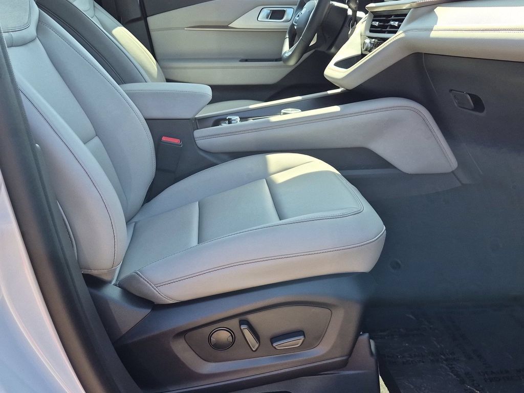 New 2026 Ford Explorer Active w/ Active Comfort Package RWD image 9