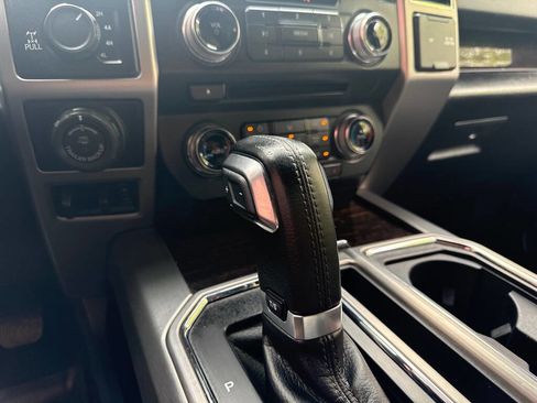 Used 2017 Ford F150 Platinum w/ Equipment Group 701A Luxury image 19