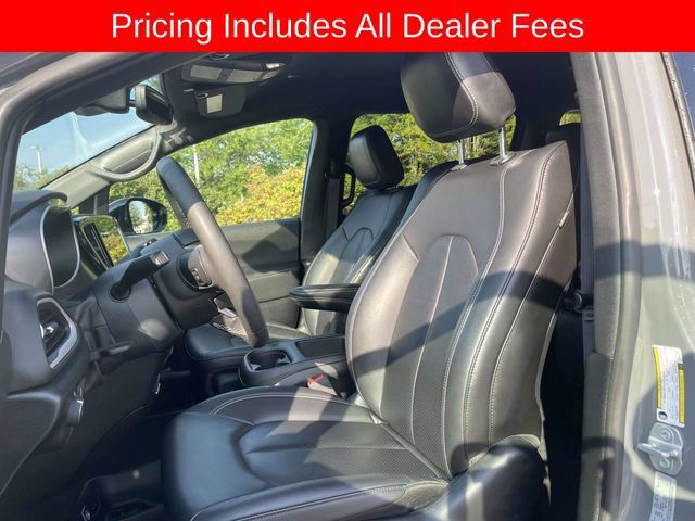 Used 2025 Chrysler Pacifica Select FWD image 22