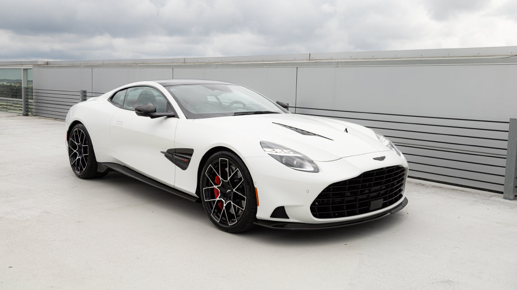 Used 2025 Aston Martin Vanquish RWD image 33