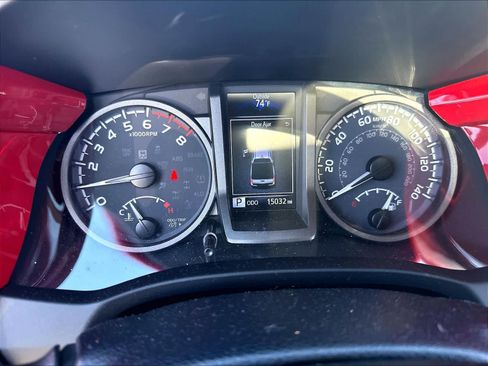 Used 2023 Toyota Tacoma TRD Off-Road w/ TRD Premium Off Road Package AWD/4WD image 15