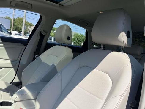Used 2023 Volkswagen Jetta SE FWD image 9
