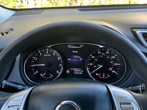 Used 2015 Nissan Rogue S image 11