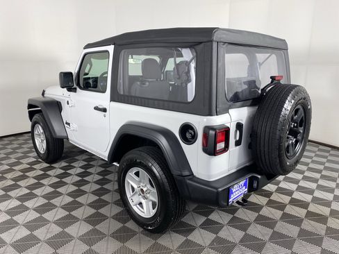 Used 2025 Jeep Wrangler Sport AWD/4WD image 8