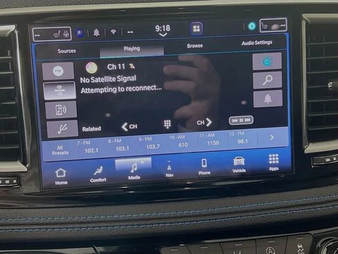 Used 2021 Chrysler Pacifica Touring-L w/ Premium & Safety Sphere Group FWD image 16