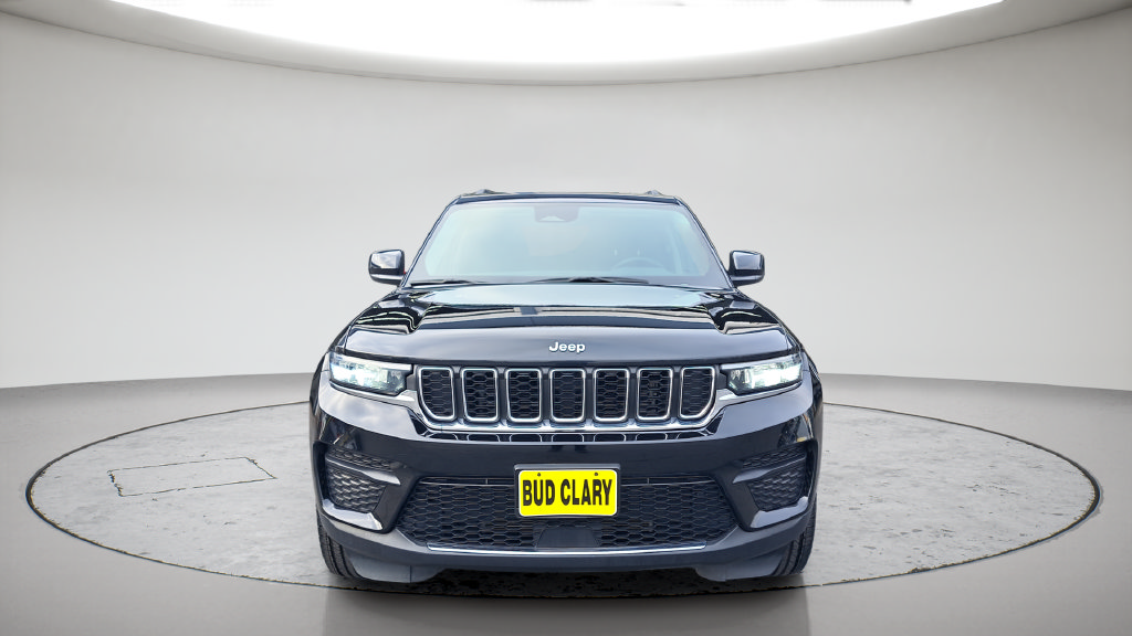 Used 2023 Jeep Grand Cherokee Laredo AWD/4WD image 2