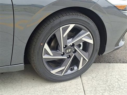New 2025 Hyundai Elantra Limited image 8