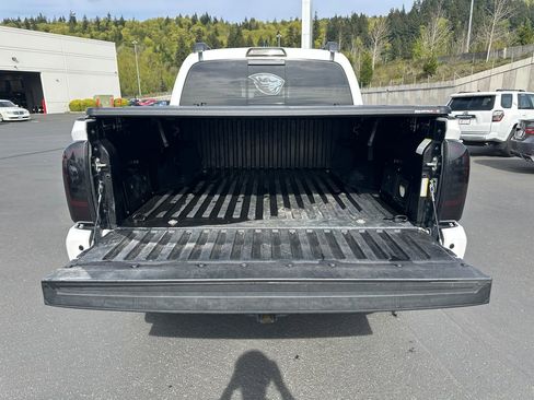 Used 2017 Toyota Tacoma TRD Off-Road image 11