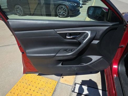 Used 2018 Nissan Altima 2.5 SR image 12