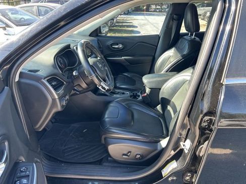 Used 2019 Jeep Cherokee Latitude Plus FWD image 5