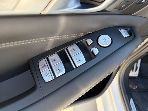 Used 2022 BMW X7 xDrive40i w/ M Sport Package image 19