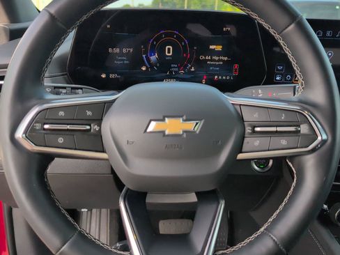 Certified 2025 Chevrolet Traverse LT FWD image 24