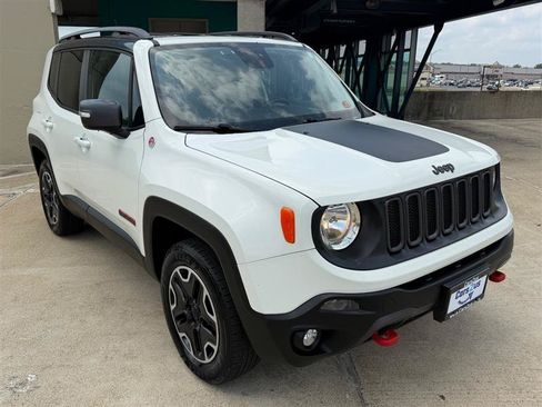 Used 2015 Jeep Renegade Trailhawk w/ Premium Leather Group AWD/4WD image 10