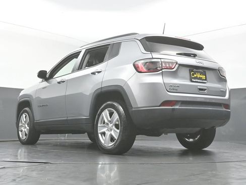 Used 2022 Jeep Compass Latitude w/ Convenience Group AWD/4WD image 5