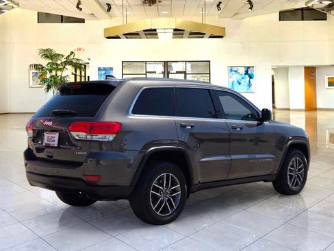 Used 2019 Jeep Grand Cherokee Laredo w/ 18" Wheel & 8.4" Radio Group RWD image 5