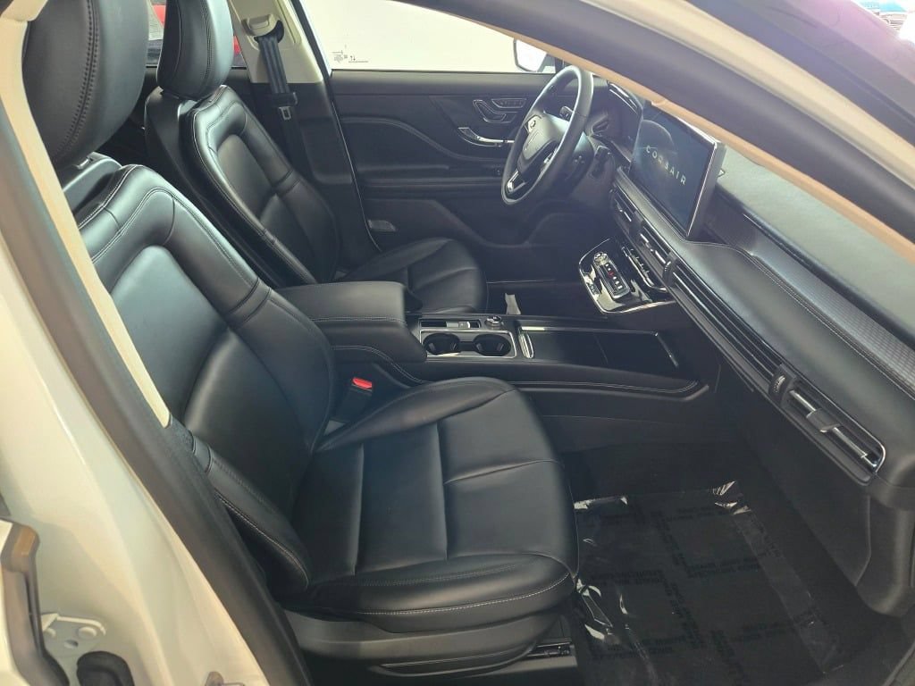 Used 2023 Lincoln Corsair AWD image 7