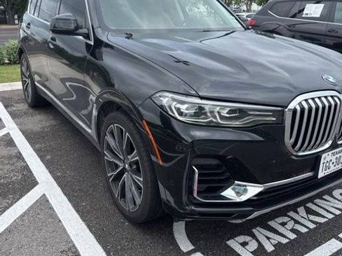 Used 2021 BMW X7 xDrive40i w/ Executive Package image 3