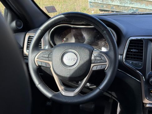 Used 2017 Jeep Grand Cherokee Limited image 35