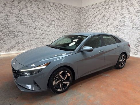 Certified 2023 Hyundai Elantra SEL w/ Convenience Package FWD image 3