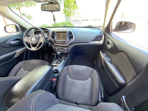 Used 2017 Jeep Cherokee Latitude FWD image 35