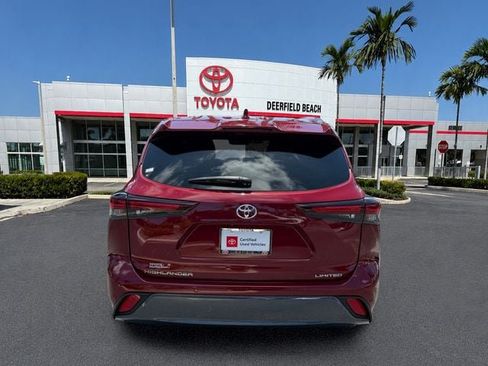 Certified 2025 Toyota Highlander Limited FWD image 6