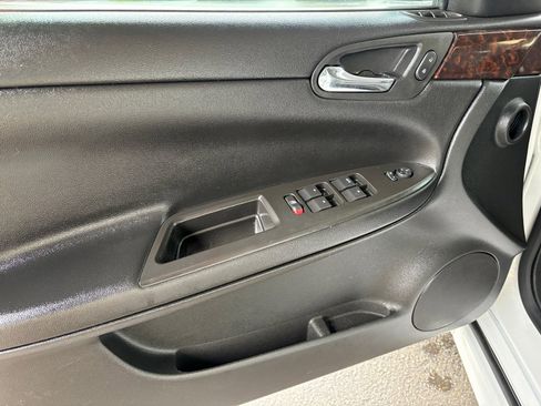 Used 2014 Chevrolet Impala LT w/ LT Sunroof Package image 14