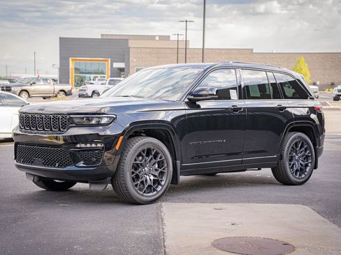 Used 2025 Jeep Grand Cherokee Summit image 10
