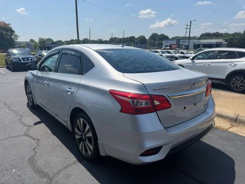 Used 2019 Nissan Sentra SV w/ Special Edition Package FWD image 5