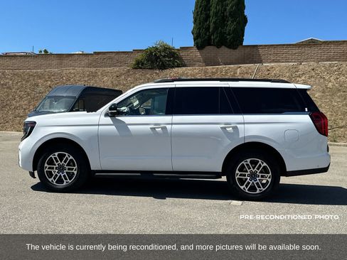 Used 2025 Ford Expedition Active AWD/4WD image 3