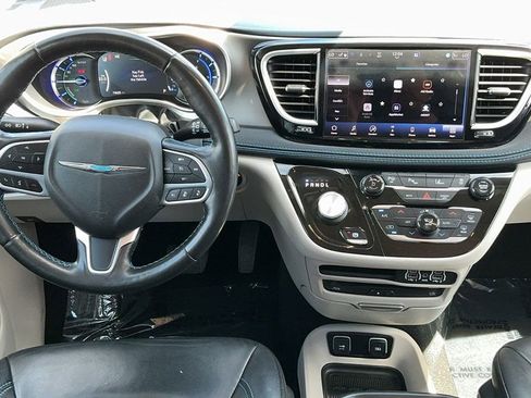 Used 2021 Chrysler Pacifica Touring-L w/ Uconnect Theater Family Group image 20