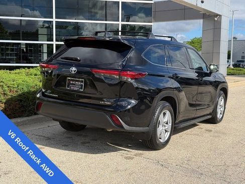 Used 2022 Toyota Highlander LE AWD/4WD image 3