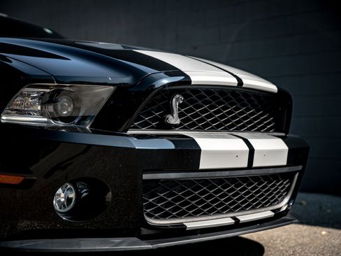 Used 2010 Ford Mustang Shelby GT500 image 4