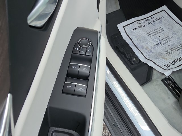 Certified 2026 GMC Acadia Denali w/ Super Cruise Package FWD image 17